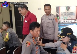 Sidokkes Polres Jembrana Periksa dan Cek Kesehatan Kapolsek Melaya