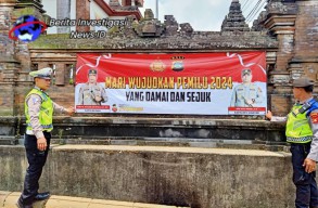 Melalui Pemasangan Baliho, Polres Gianyar Ajak Masyarakat Wujudkan Pemilu Damai 2024