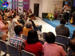 Program Unggulan Minggu Kasih Polsek Denbar Bersama Jemaat Gereja