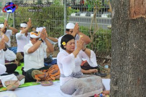 Piodalan, Personil Polres Bandara Ngurah Rai Sembahyang Bersama di Pura Padmasana.