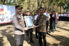 Mendadak Jadi Guru Pada Kelas Inspirasi, Kapolres Kediri Kota Beri Motivasi Para Pelajar