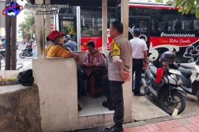 Sambangi Wilayah Desa Binaan Bhabinkamtibmas Polsek Denbar Dialogis Dengan Masyarakat