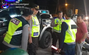 Tampilkan Bluelight Patrol Dimalam Hari Polsek Denbar Tingkatkan Keamanan Wilayah