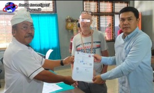 Bebas Murni, WNA Belanda Lansung Diserahterimakan ke Imigrasi Singaraja