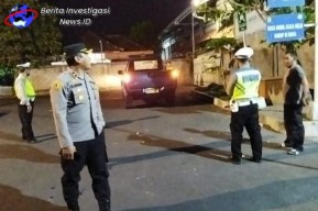 Aksi Sentuhan Keamanan Malam Minggu, Kapolsek Dentim Bersama Unit Blue Light Patrol