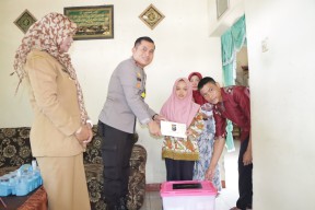 Polres Nganjuk Santuni dan Bantu Memfasilitasi Pengobatan Balita Pembengkakan Jantung