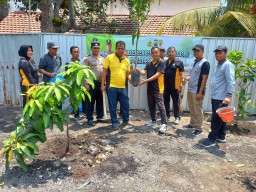 Peringati HUT Korps Brimob Polri ke-78, Polsek Tanggulangin Sidoarjo Aksi Tanam 100 Bibit Pohon