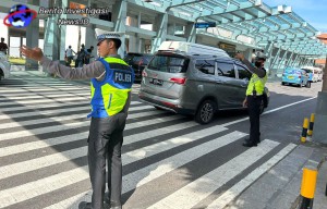 Polres Bandara Ngurah Rai Tempatkan Personilnya Atur Lalin di Terminal Domestik