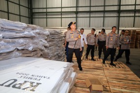Kapolrestabes Surabaya Cek Kesiapan Pengamanan Gudang Logistik KPU