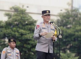 Beri Penghargaan Kepada 40 Personel Berprestasi, Berikut Arahan Kapolda Jatim Jelang Pemilu dan Nataru 2024