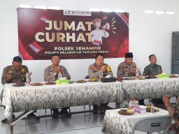 Polres Tanjung Perak Gelar Jumat Curhat Sebagai Sarana Silaturahmi Dengan Warga