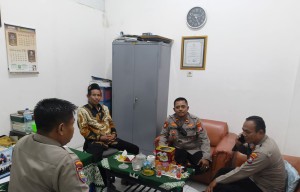 Kapolsek Tambaksari Laksanakan Giat Patroli Sambang ke Warga di Jalan Gersikan Surabaya