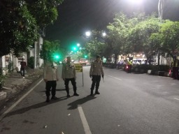 Patroli Gabungan Rayon 1 Polsek Tambaksari Polsek Simokerto dan Polsek Bubutan Untuk Mempersempit Ruang Gerak Pelaku Kejahatan Jalanan