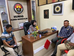 Personil OMB Polres Bangkalan Sampaikan Himbauan Batasan Berkampanye Kepada Masyarakat