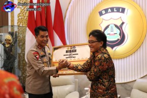 Bupati Apersiasi Kinerja Polri, Pemkab Badung Hibahkan Kendaraan untuk Polda Bali