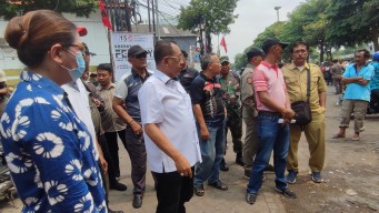 Wakil Walikota Surabaya Sidak Tempat Penampungan Sampah di RW 04 Kelurahan Wonokromo