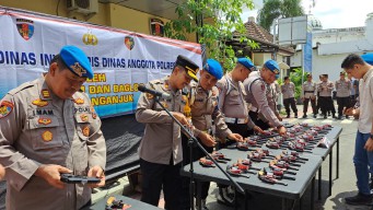 Polres Nganjuk Lakukan Pemeriksaan Berkala Senjata Api Organik dan Amunisi