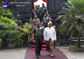 Pangdam Didampingi Kasrem 163/WSA Silaturahmi ke Puri Den Bencingah Klungkung