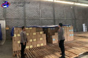 Personil Kepolisian Jaga Gudang Logistik 24 jam non Stop