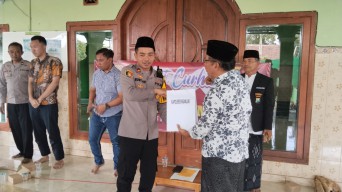 Jum'at Curhat : Polres Nganjuk Ajak Jamaah untuk Ciptakan Pemilu Damai