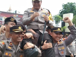 Kapolresta Sidoarjo Kombes Pol.Kusumo Wahyu Bintoro Pimpin Apel Perpisahan