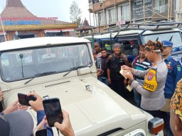 Pastikan Wisatawan Aman, Kapolres Pasuruan Cek 150 Unit Jeep Bromo