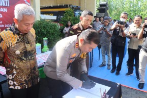 Jelang Pergantian Tahun 2023 Polres Nganjuk Musnahkan Barang Bukti Sitaan Narkoba, Miras dan Knalpot Brong