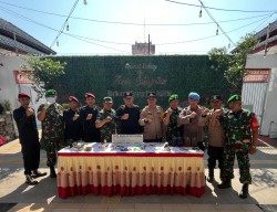 Rutan Gresik Bersama Dengan TNI-POLRI Lakukan Razia Gabungan dan Tes Urine Dalam Upaya Pemeliharaan KAMTIB