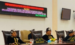 Rapat Paripurna DPRD Tentang Pengumuman dan Penetapan Propemperda 2024 Serta Peringatan Harjad Sampang ke 400 Tahun