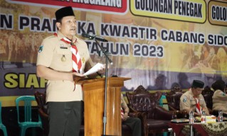 Ketua Kwarcab Sidoarjo Kak Subandi Mengukuhkan 1.086 Pramuka Garuda