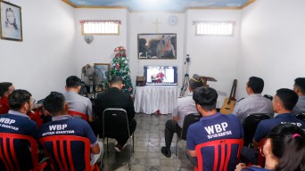 Suka Cita WBP Rutan Gianyar Peroleh Hadiah Natal