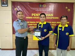 Momen Kebahagiaan di Hari Natal : 7 Warga Binaan Rutan Gresik Mendapatkan Remisi Natal Tahun 2023