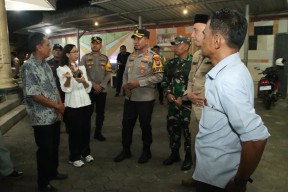 Pastikan Ibadah Natal Lancar, Kapolres Bangkalan Bersama Forkopimda Tinjau Pengamanan Natal di Gereja