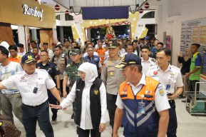 Pastikan Nataru Aman, Kapolda Jatim Bersama Forkopimda Kunjungi Sejumlah Terminal dan Stasiun
