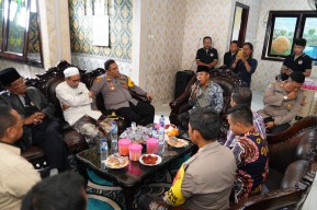 Kapolres Pelabuhan Tanjung Perak Jalin Silaturahmi Bersama Ormas Madura Bersatu Dukung Pemilu Damai 2024