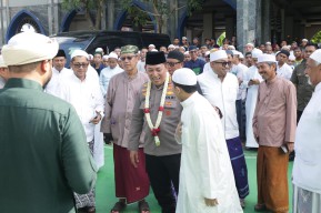 Kunjungi Ponpes di Pasuruan, Kapolri: Cooling System Dalam Memelihara Situasi Kondusif Jelang Pemilu