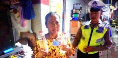 Petugas Polsek Simokerto Berhasil Tangkap Penjual Minuman Ilegal