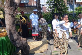 Piodalan Padmasana Koramil 1616/04 Blahbatuh Dihadiri Dandim Gianyar 
