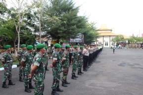 Personil Gabungan, Siap Amankan Malam Pergantian Tahun Baru 2024 di Kabupaten Sampang