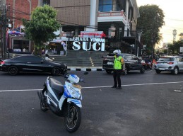 Kaposko dan Personil Atur Lalin di Simpang Suci Jalan Hasanudin 