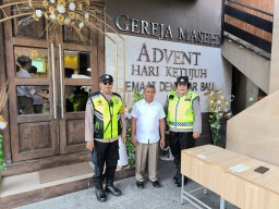 Sambut Pergantian Tahun Polsek Dentim Lakukan Pengamanan
