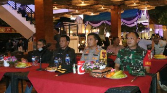 Kapolres Buleleng Bersama Forkopimda Ikuti Zoom Meeting Malam Pergantian Tahun