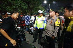 Malam Pergantian Tahun Polres Pelabuhan Tanjung Perak Tindak Puluhan Knalpot Brong di Suramadu