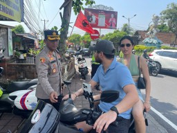 Tanpa Helm ? Kapolres Badung AKBP Teguh Priyo Wasono Beri Tindakan Tegas
