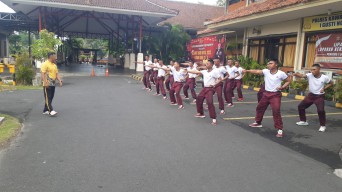 Bintara Remaja Polri Latihan Beladiri Tingkatkan Kemampuan