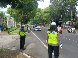 Subsatgas OMB Agung Gatur Lalin di Depan KPU Bali