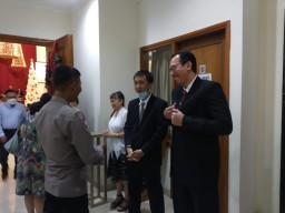 Minggu Kasih Polsek Denbar Bangun Kedekatan Dengan Umat Kristiani