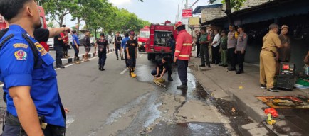 Polsek Dentim Respon Cepat Ke Lokasi Terjadinya Peristiwa Kebakaran