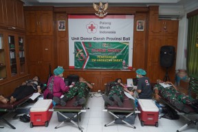 Puluhan Personil Penerangan Kodam IX/Udayana Donor Darah