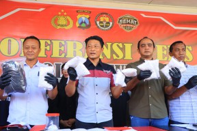 Polres Tuban Berhasil Amankan Jaringan Pengedar Narkoba Lintas Provinsi 20.200 Butir Carnophen Disita